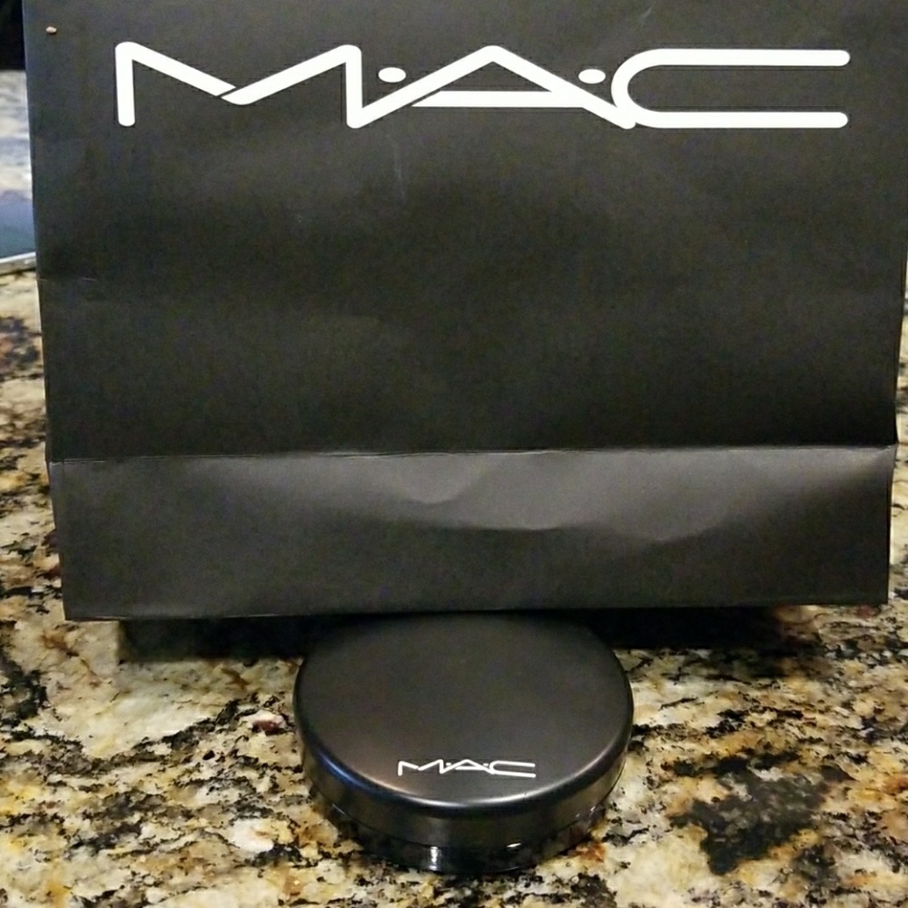Mac mineralize powder